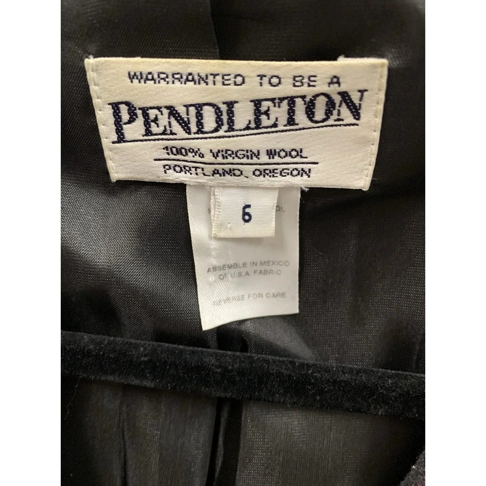 Vintage Pendleton Woman's Size 6 100% Virgin‎ Wool Gray Pinstripe Blazer Jacket